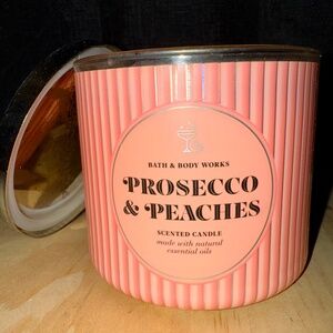 Bath & Body Works Prosecco & Peaches Pink Scented Candle